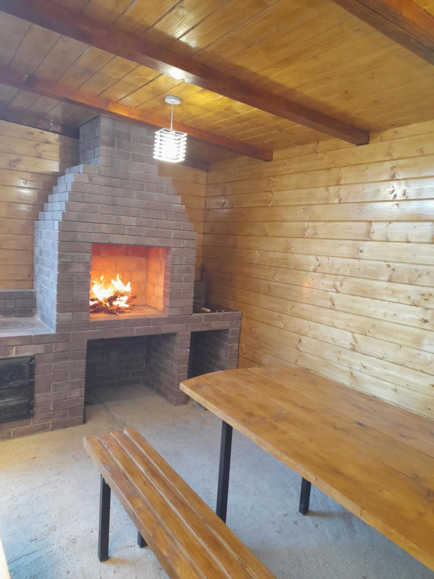 Dva Opryshka Villa Yaremche Ruang foto
